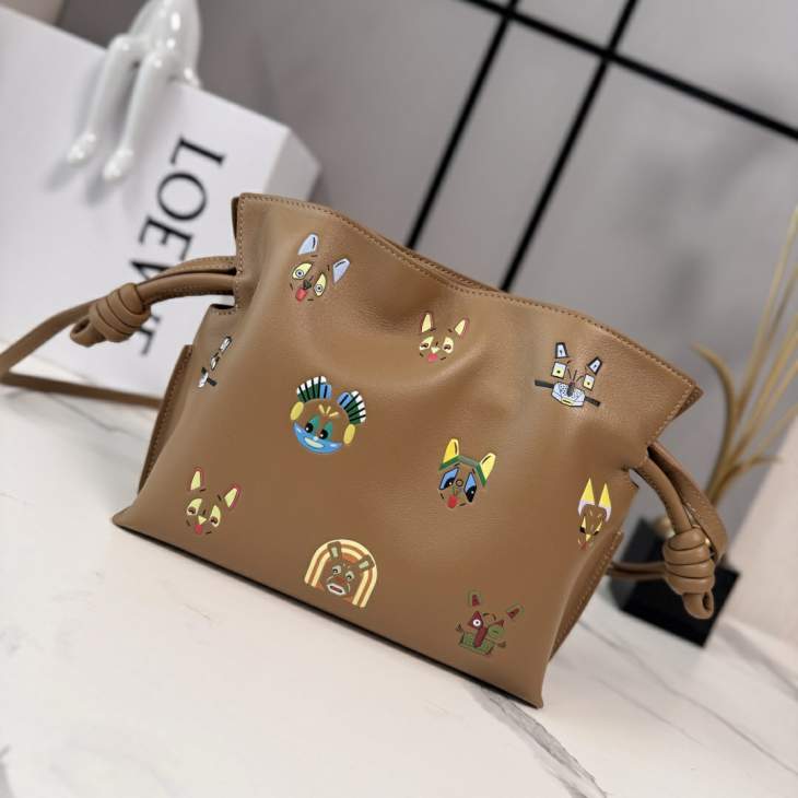 Picture of Loewe Handbags _SKUfw239907035fw